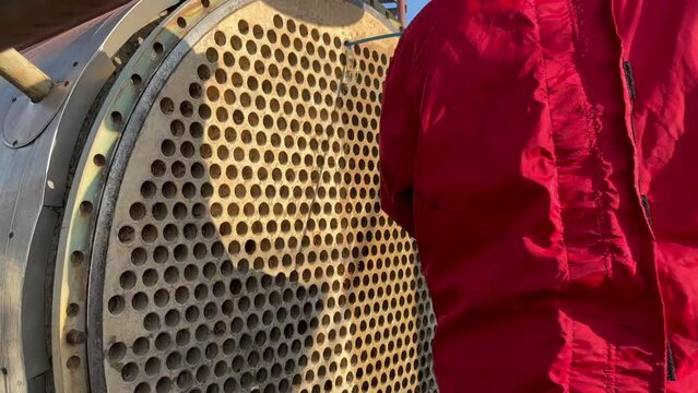 Cleaning of heat exchange equipment with a high-pressure hydraulic unit. Washing the shell and tube heat exchanger