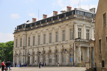 Obraz premium Ancien palais épiscopal, palais archiépiscopal, désormais musée des meilleurs ouvriers de France, vue de l'extérieur, ville de Bourges, département du Cher, France