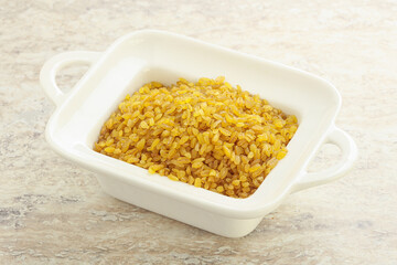 Raw bulgur in the bowl