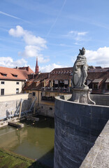 Fototapeta na wymiar Blick von der Alten Bruecke in Wuerzburg