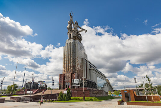 MOSCOW, RUSSIA - AUGUST 25, 2019: The sculpture of Rabochiy i Kolkhoznitsa (Worker and Kolkhoz Woman). Famous soviet monument of sculptor Vera Mukhina. Made of stainless steel in 1937 in Moscow