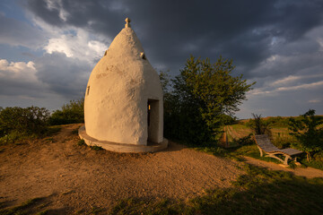 Trullo auf dem Adelberg in Rheinhessen