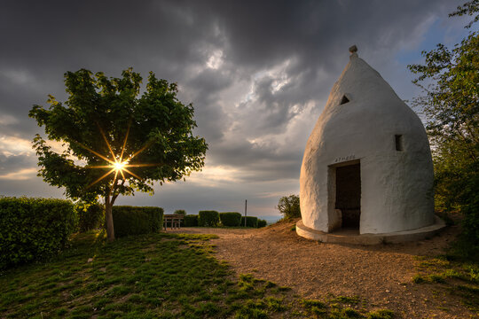 Trullo auf dem Adelberg in Rheinhessen
