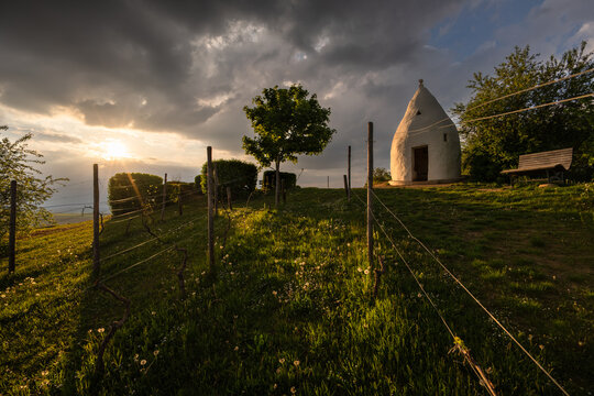 Trullo auf dem Adelberg in Rheinhessen
