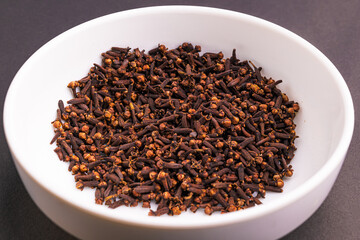 cloves (graambu) in a white bowl