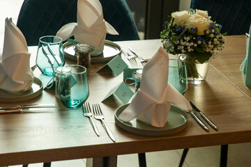 Turquoise table decoration with chocolate balls and glasses
