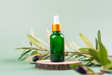 Glass cosmetic bottle