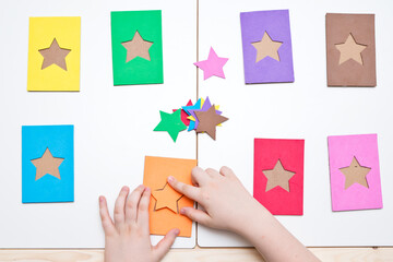 Learning colors. Matching game to find card for each star. 5 minute crafts, easy game ideas....