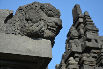 Obraz premium Massive stone carvings on the ornate walls of the temple of Prambanan in Indonesia