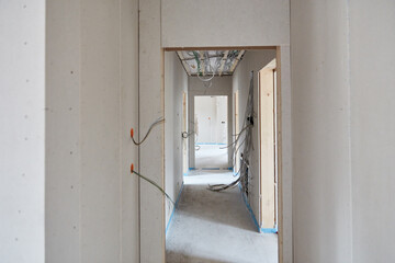 Flur oder Korridor als Durchgang in Haus beim Neubau