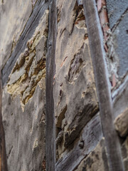 Gebäudeschäden an historischem Fachwerkhaus