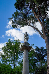 statue saturn