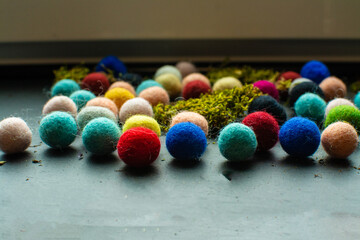 Bunte Filzkugel