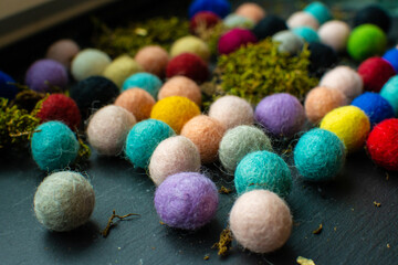 Bunte Filzkugel