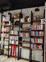 Cafe that facilitates reading along with good food