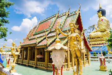 Obraz premium Nakhon Nayok, Thailand - April, 24, 2022 : Thai Buddhist church of Maniwong Temple at Nakhon Nayok, Thailand.