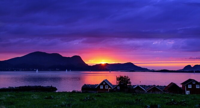 Sunset Ulstein