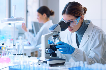 Researchers working in the clinical laboratory - obrazy, fototapety, plakaty