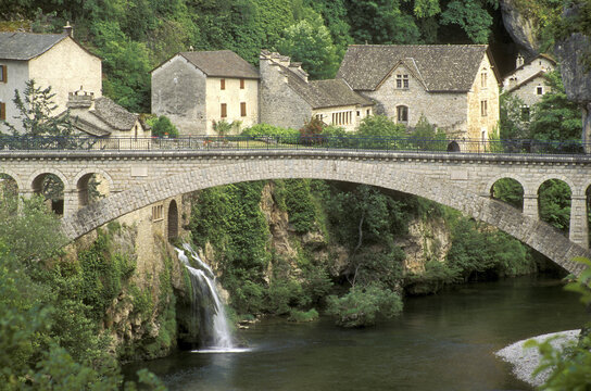 Bridge spanning over a river, St. Chely of the Tarn, France