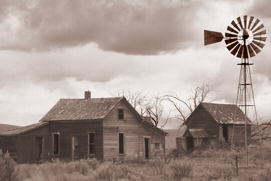 Abandoned barn, Oregon, USA