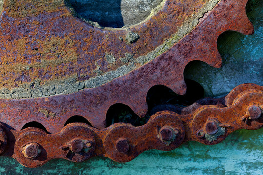 Gear and chain, Hansville, Kitsap County, Washington State, USA