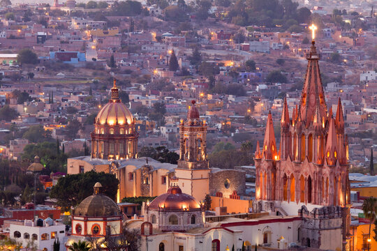 Mexico, Guanajuato, San Miguel de Allende, Aerial view of city