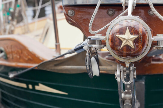 Sailboat bow sprit
