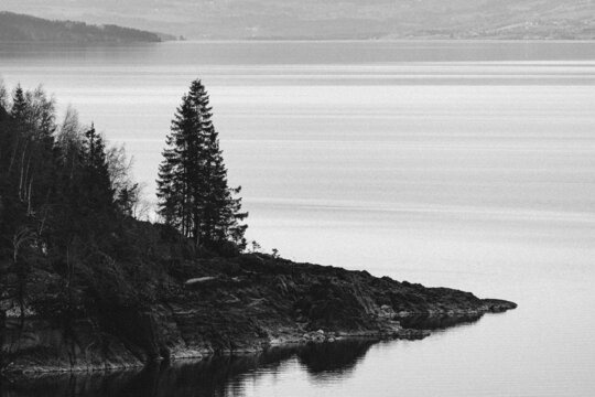 by the banks of Lake Mjøsa - version black&white