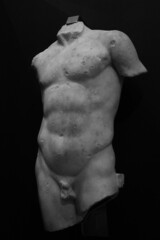 Fototapeta na wymiar corps athlétique sculpture romaine 