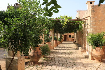 cloitre monastère crète végétation