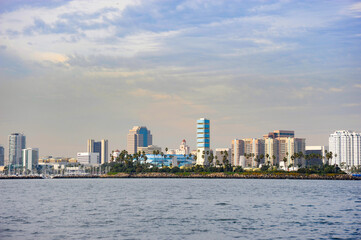 Obraz premium Downtown Long Beach taken from a sailboat in the harbor. 