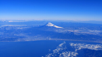 Fototapeta na wymiar 羽田行き飛行機からの富士山11