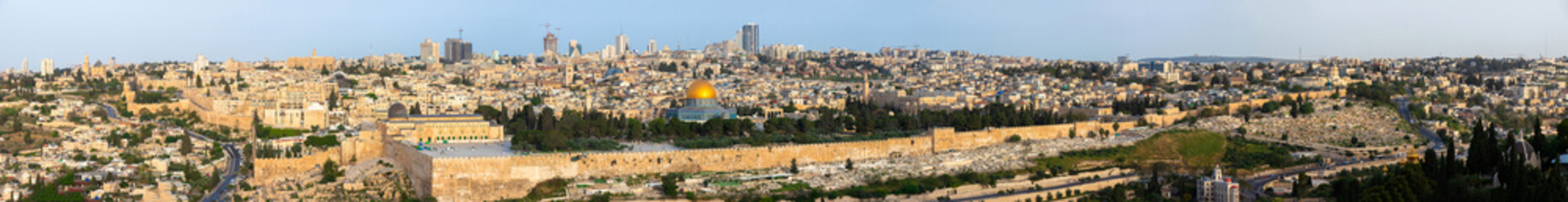 Fototapeta na wymiar Panoramic view to Jerusalem Old city and the Temple Mount, Dome of the Rock and Al Aqsa Mosque from the Mount of Olives in Jerusalem, Israel