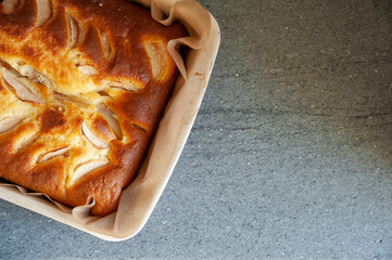 Yoghurt cake with apples and pears