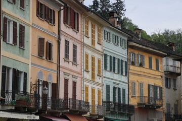 Fototapeta na wymiar Lago d'Orta | Italian Town Houses in Pella at Lago d'Orta