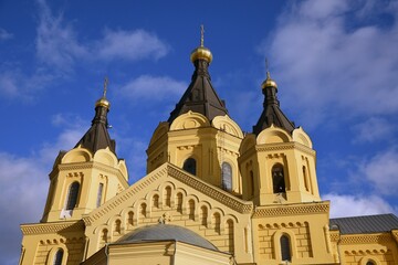 Fototapeta na wymiar Alexander Nevsky Cathedral in the historical center of Nizhny Novgorod 