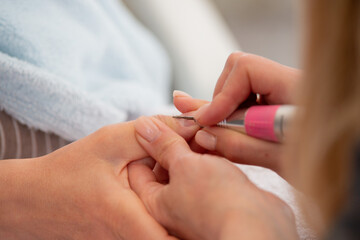 Obraz na płótnie Canvas Professional hardware manicure using automatic electric manicure drill polish remover for nail, Manicure, Nails Polish Procedure, hardware manicure, electric nail