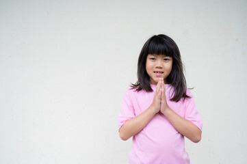 Asian girls offering respect, thai child pay respect