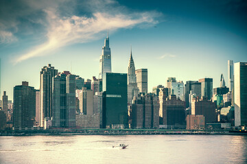 Obraz premium View from from Roosevelt Island to Midtown East buildings. Skyline of East side of Manhattan