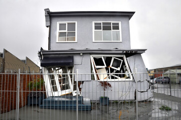 Earthquake - Commercial Building on a Lean, Christchurch, New Zealand. - obrazy, fototapety, plakaty
