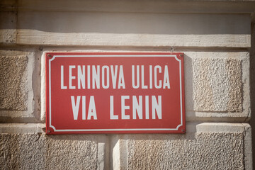 Bilingual street sign indicating Leninova Ulica in Slovenian and Via Lenin in Italian, meaning...