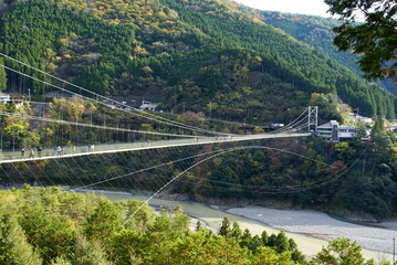 Fototapeta na wymiar 谷瀬の吊橋