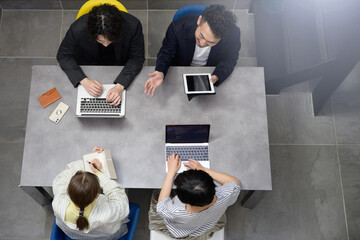 Business meeting image Overhead　

