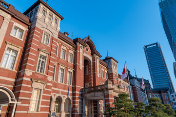 東京都千代田区丸の内のビジネス街の都市景観