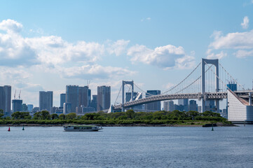 東京都港区台場から見た東京湾を望む都市景観