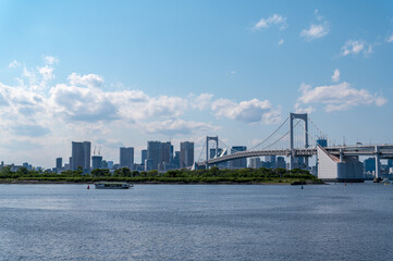 東京都港区台場から見た東京湾を望む都市景観