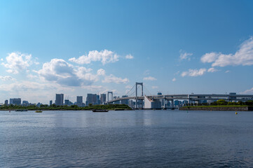 東京都港区台場から見た東京湾を望む都市景観