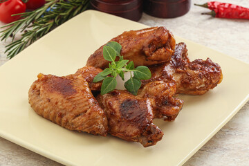 Roasted chicken wings with spicy sauce