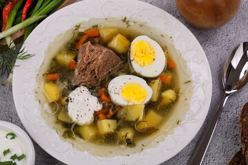 Green borscht with sour cream and rye bread