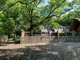 熱田神宮境内の上知我麻神社